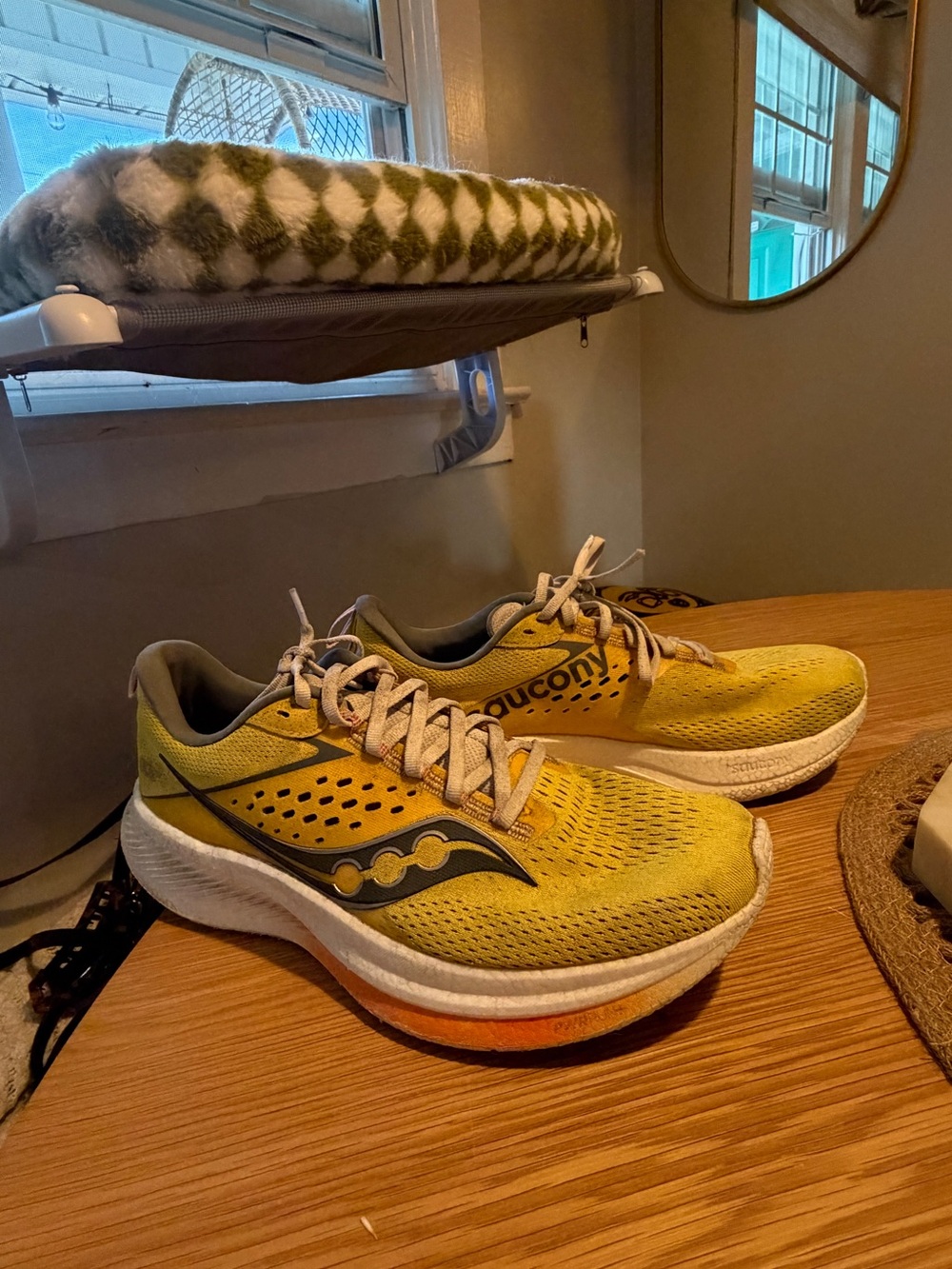 Saucony Yellow and White Running Shoes - Picture 2 of 5